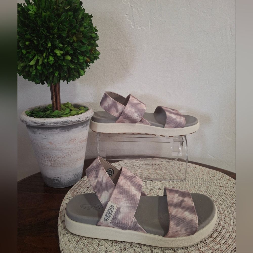 Keen Elle Stylish Tie-Dye Sandals Size 7.